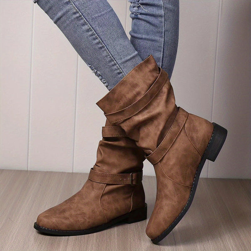 Schicke Leder-Stiefel mit Schnallendetail