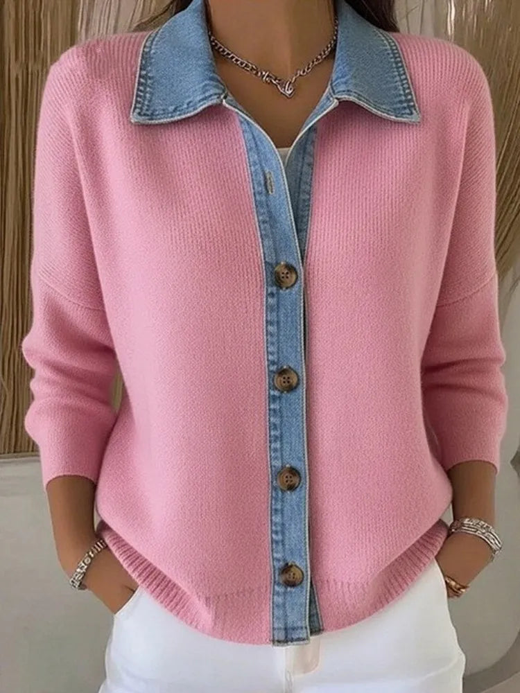 Strickpullover mit Denim-Kragen