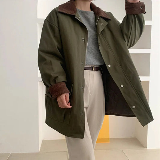 Vintage-inspirierte Damenjacke mit umgeschlagenem Kragen und großen Taschen
