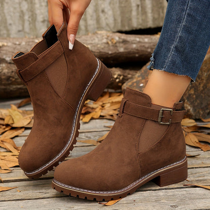 Schicke Ankle Boots mit Blockabsatz, Schnallenriemen und elastischen Seitenteilen