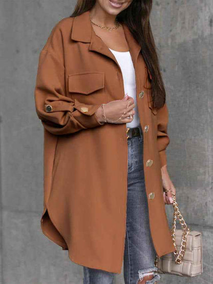 Gemütliche lange Hemdjacke mit Knöpfen, Wollkragen und Revers