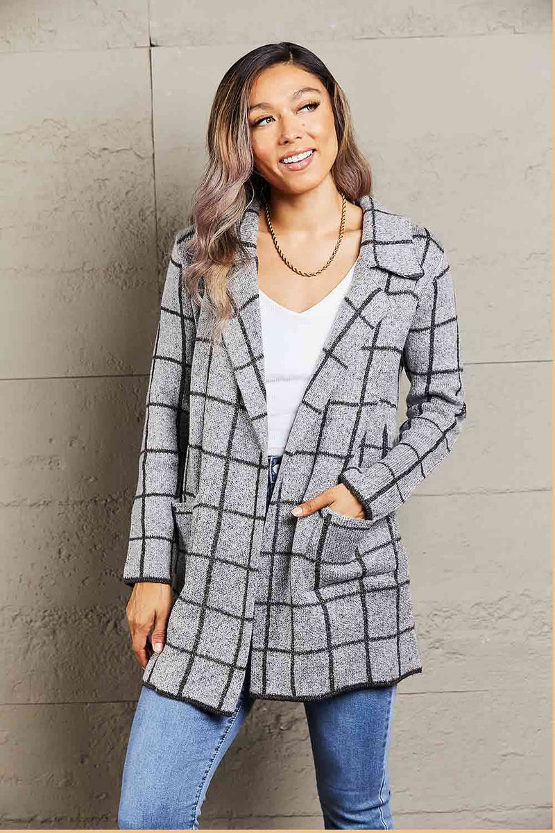 Amina™ - Double Take Bedruckte Strickjacke mit offenem Reverskragen und Taschen