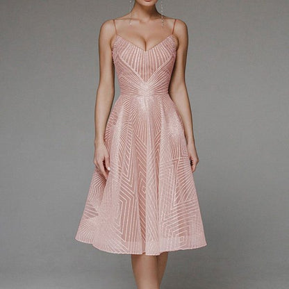 Seidiges Spaghettiträgerkleid für eleganten Sommerstil