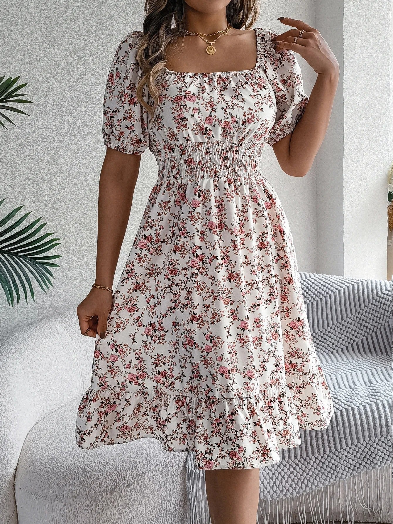 Bertha | Feminines Blumenkleid mit Puffärmeln