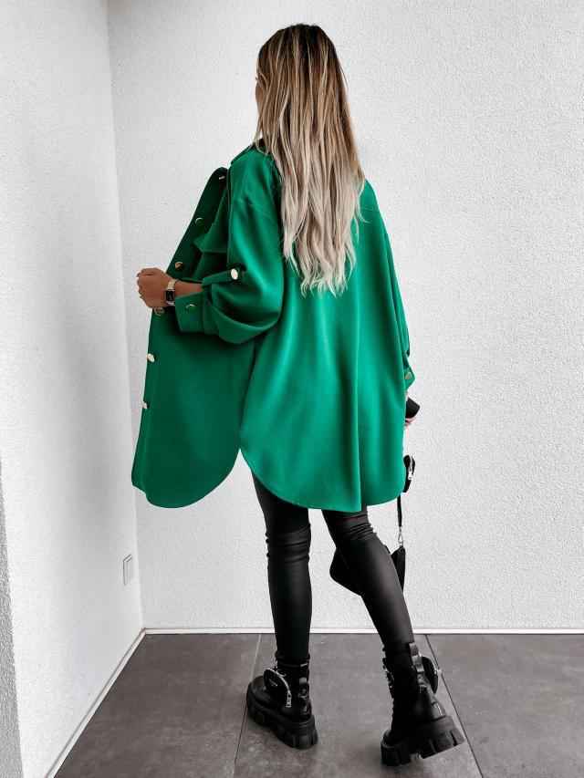 Gemütliche lange Hemdjacke mit Knöpfen, Wollkragen und Revers