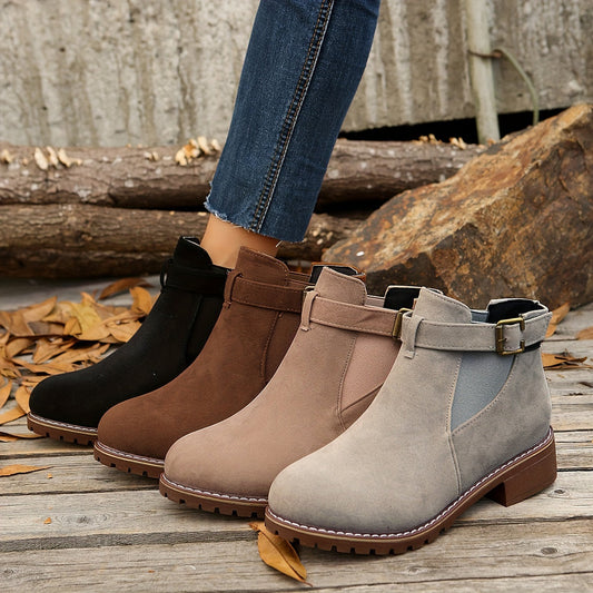 Schicke Ankle Boots mit Blockabsatz, Schnallenriemen und elastischen Seitenteilen