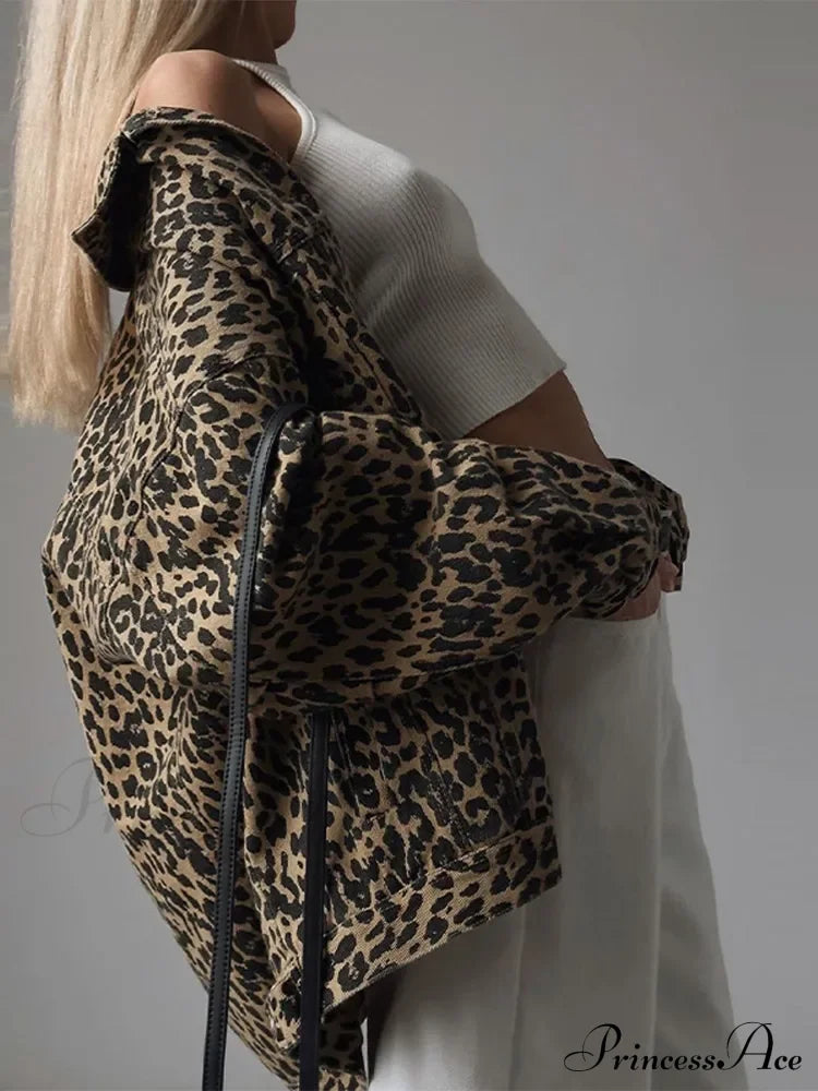 Slim Fit Jeansjacke mit Leopardenstickerei