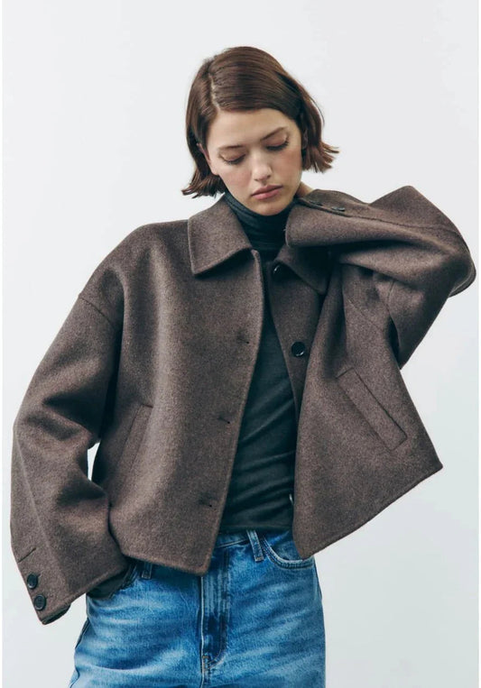 Elegante braune übergroße Jacke mit Reverskragen und Knöpfen