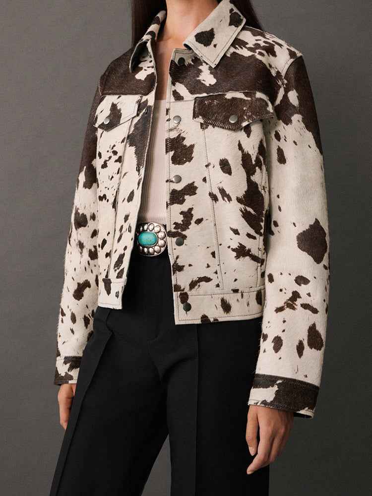 Jacke mit Kuhmuster, Reverskragen und stilvollen Druckknöpfen