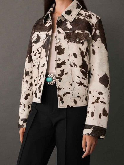 Jacke mit Kuhmuster, Reverskragen und stilvollen Druckknöpfen