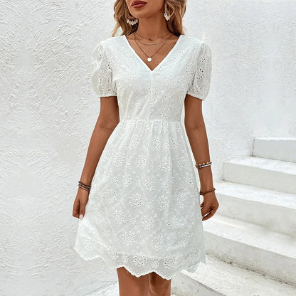Bertha | Verspieltes Sommerkleid mit Stickerei