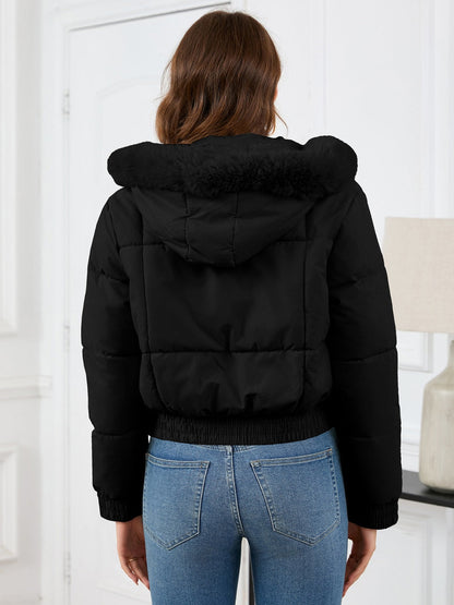 Gemütliche wattierte Winterjacke mit Pelzkapuze und Taschen