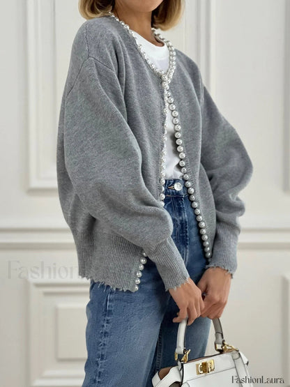 Strickjacke mit Perlenbesatz und ausgefranstem Saum