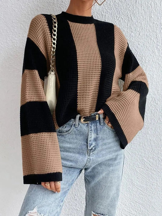 Gemütlicher bicolor Strickpullover mit weiten, lässigen Ärmeln