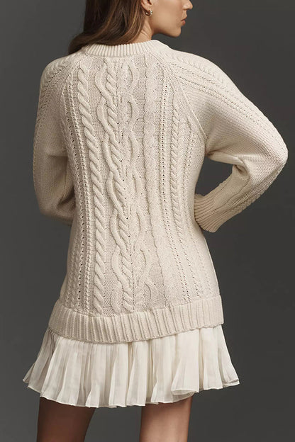 Strickkleid mit Zopfmuster und plissiertem Chiffon-Saum