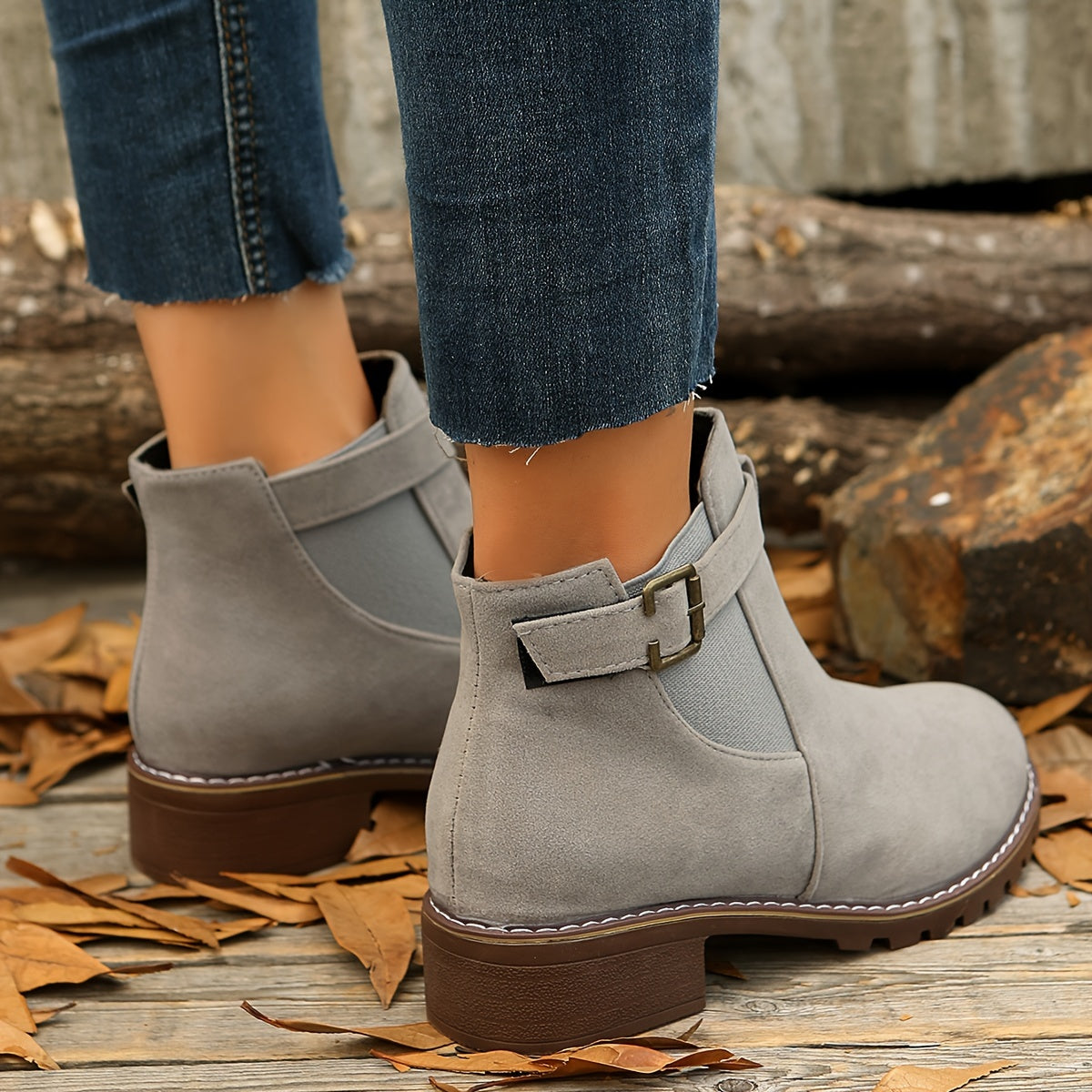 Schicke Ankle Boots mit Blockabsatz, Schnallenriemen und elastischen Seitenteilen