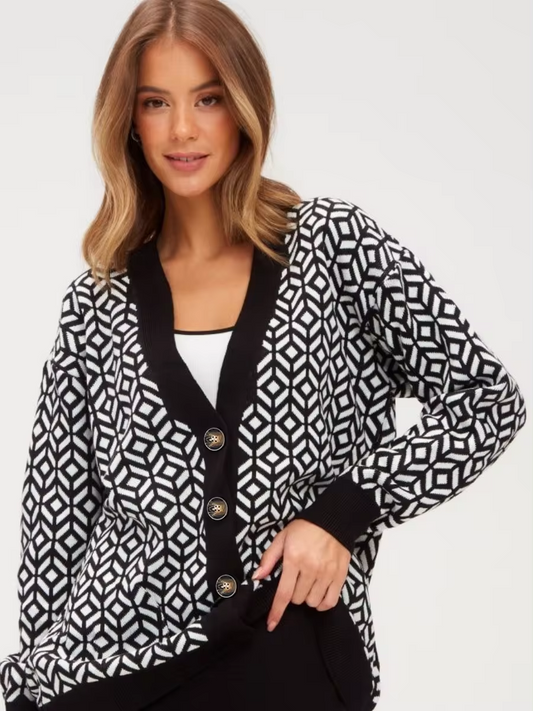 Gemütlicher Strickcardigan mit geometrischem Muster und Knopfleiste
