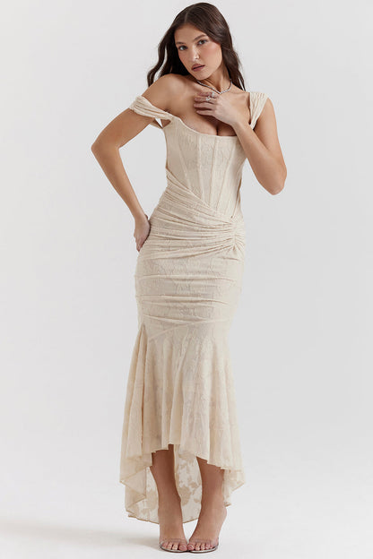 Fließendes Taillenbetontes Midi-Kleid