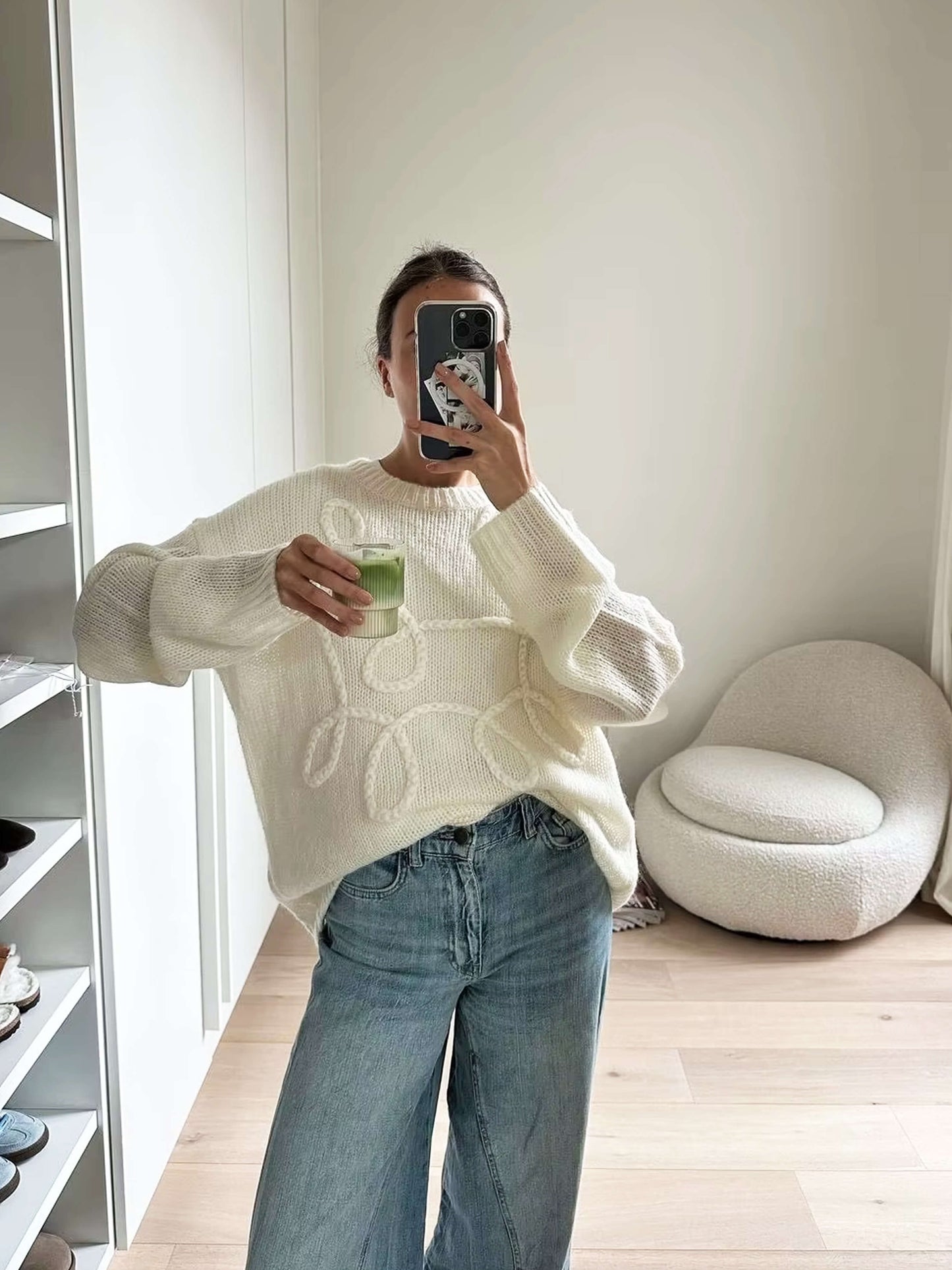 Gemütlicher Oversize-Pullover mit eleganten Stickereien