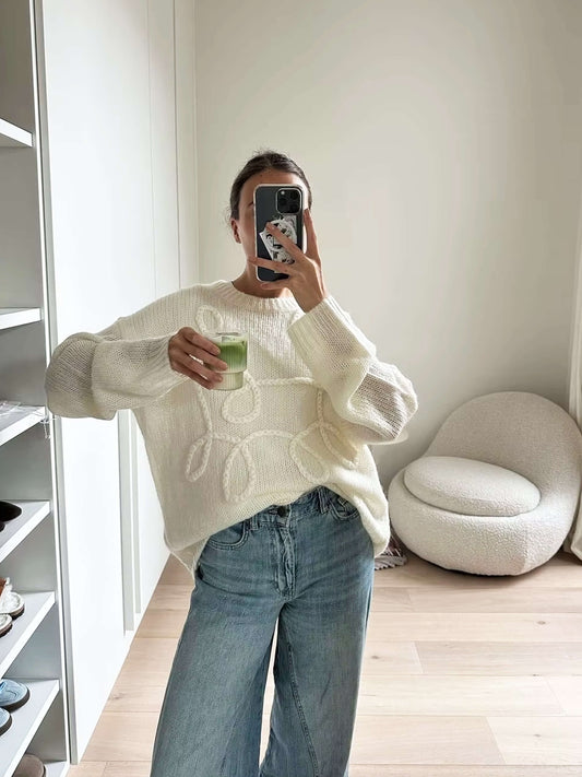 Gemütlicher Oversize-Pullover mit eleganten Stickereien
