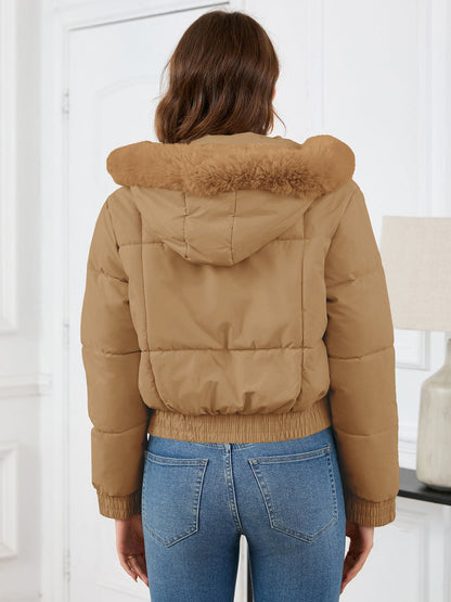 Gemütliche wattierte Winterjacke mit Pelzkapuze und Taschen