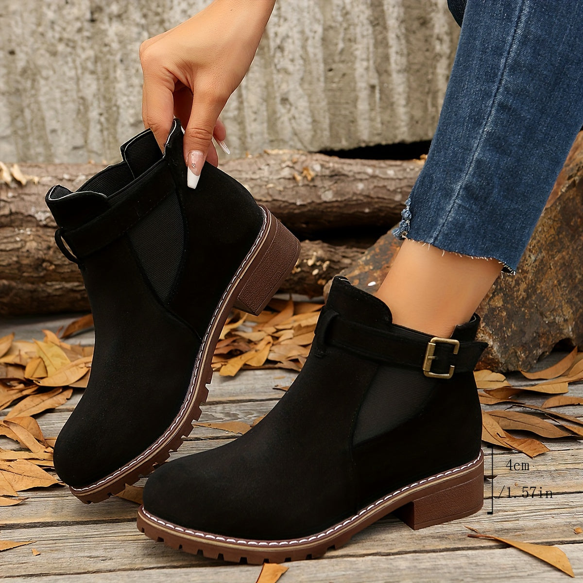 Schicke Ankle Boots mit Blockabsatz, Schnallenriemen und elastischen Seitenteilen