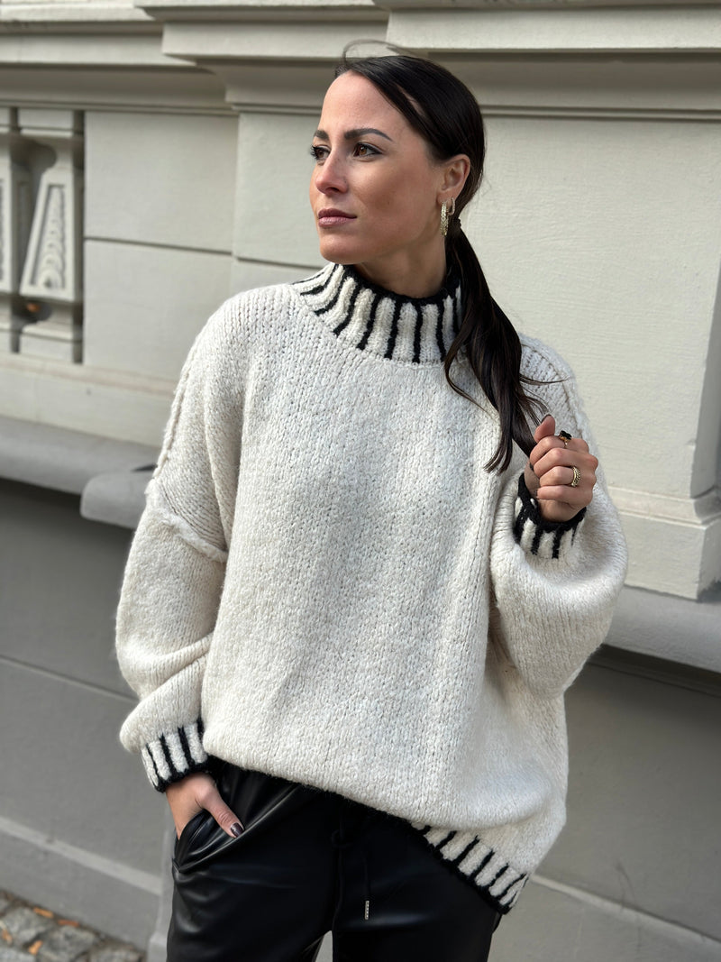 Sylvia™ - Strickpullover mit auffälligem Stehkragen