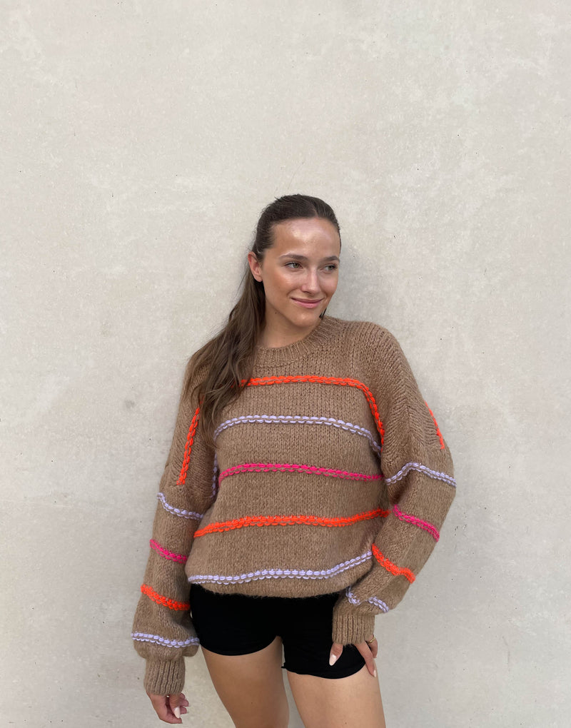 Leilany™ - Übergroßer Pullover mit neonfarbenen Ziernähten