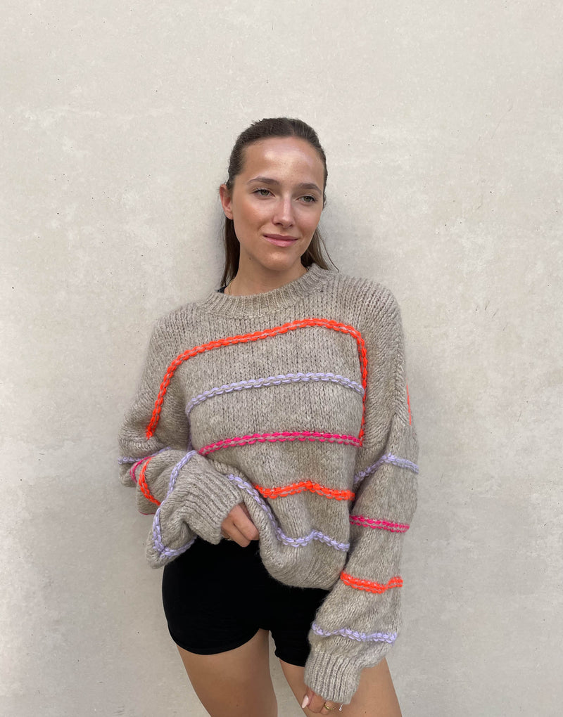 Leilany™ - Übergroßer Pullover mit neonfarbenen Ziernähten