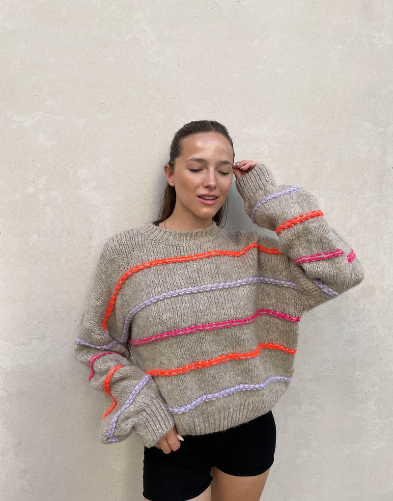 Leilany™ - Übergroßer Pullover mit neonfarbenen Ziernähten