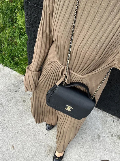 Frieda | Geripptes Maxikleid mit figurbetontem Schnitt