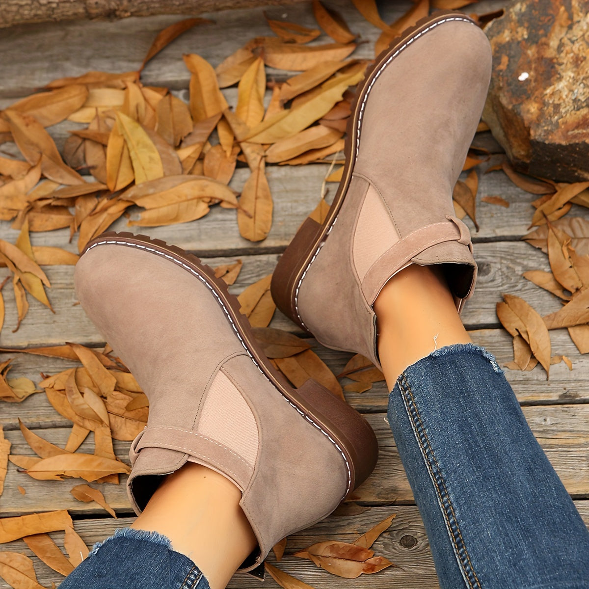 Schicke Ankle Boots mit Blockabsatz, Schnallenriemen und elastischen Seitenteilen