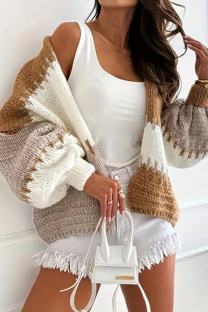 Gemütliche lässige Strickjacke mit Kontrastnaht-Detail