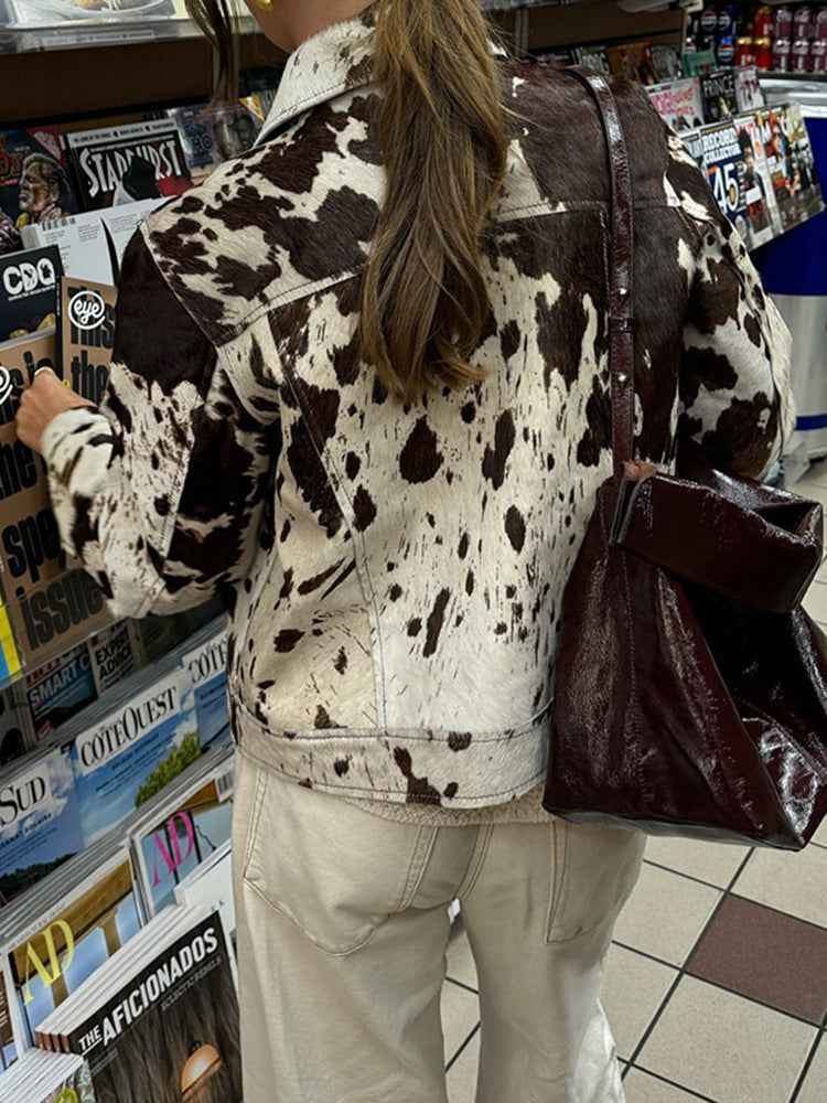 Jacke mit Kuhmuster, Reverskragen und stilvollen Druckknöpfen