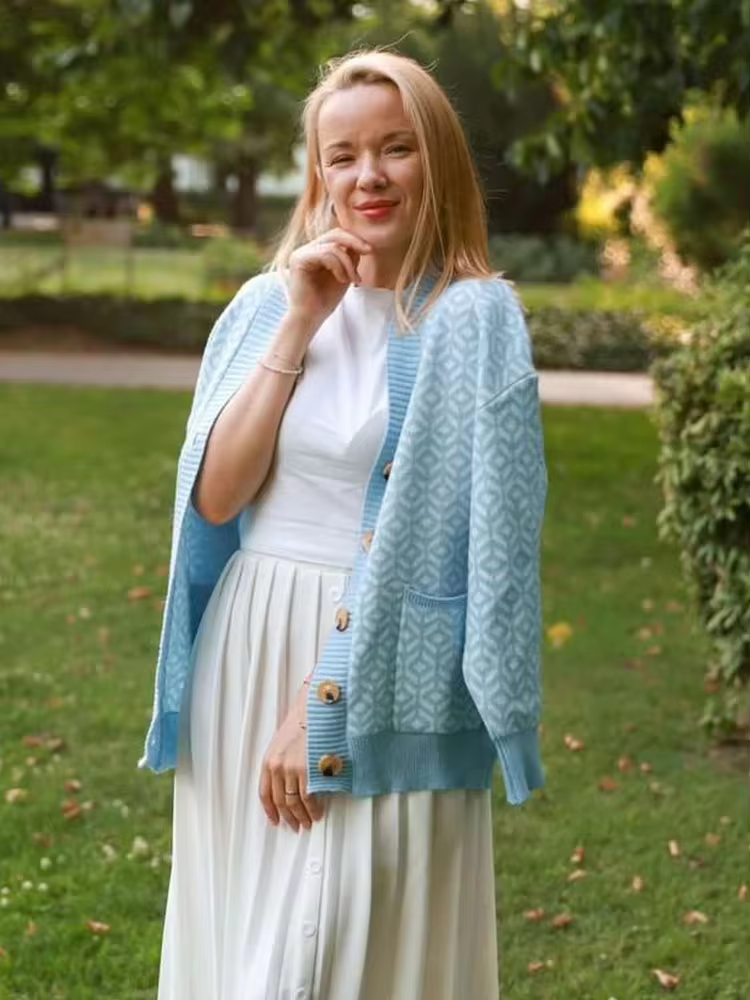 Gemütlicher Strickcardigan mit geometrischem Muster und Knopfleiste