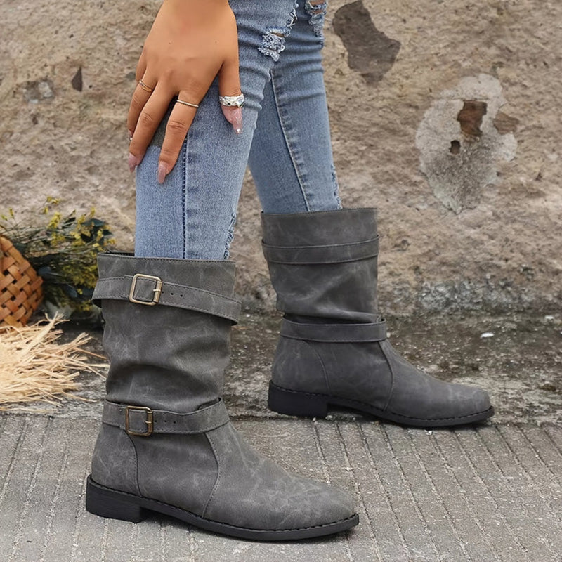 Schicke Leder-Stiefel mit Schnallendetail