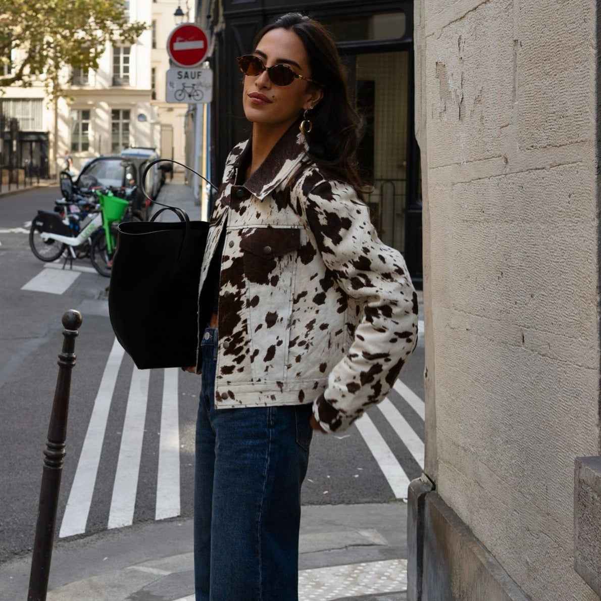 Jacke mit Kuhmuster, Reverskragen und stilvollen Druckknöpfen