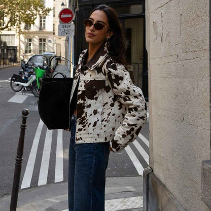 Jacke mit Kuhmuster, Reverskragen und stilvollen Druckknöpfen