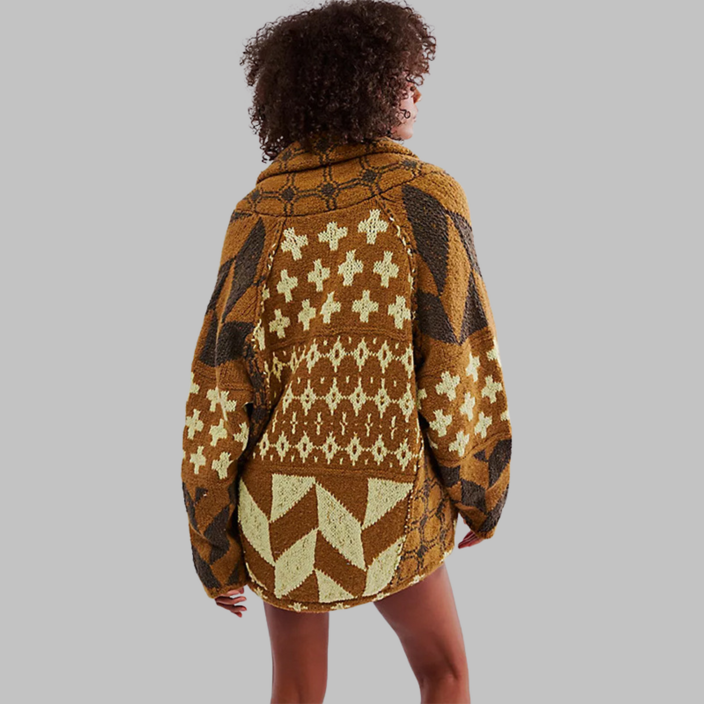 Gemütliche weiche Jacke mit modernen geometrischen Mustern