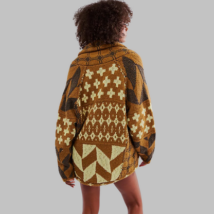 Gemütliche weiche Jacke mit modernen geometrischen Mustern