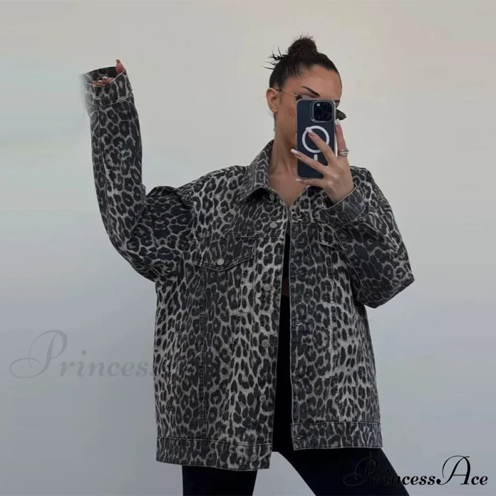 Slim Fit Jeansjacke mit Leopardenstickerei