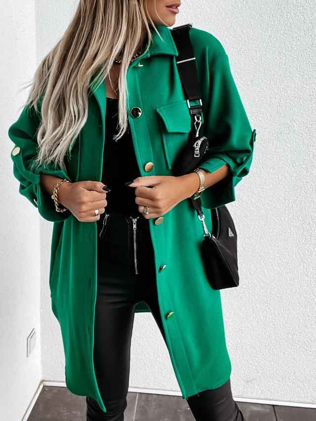 Gemütliche lange Hemdjacke mit Knöpfen, Wollkragen und Revers