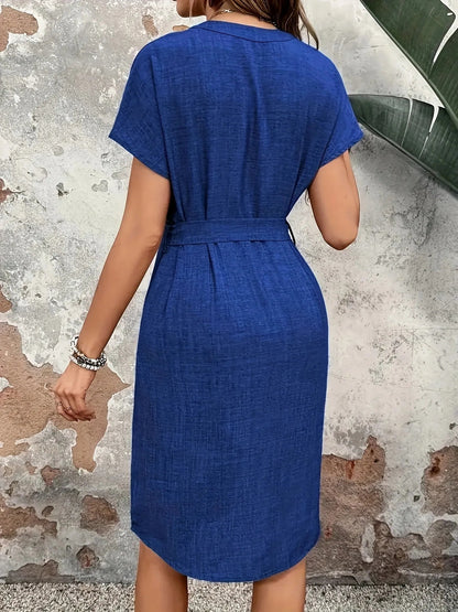 Kleid mit strukturiertem, kerbkragen und Taillengürtel