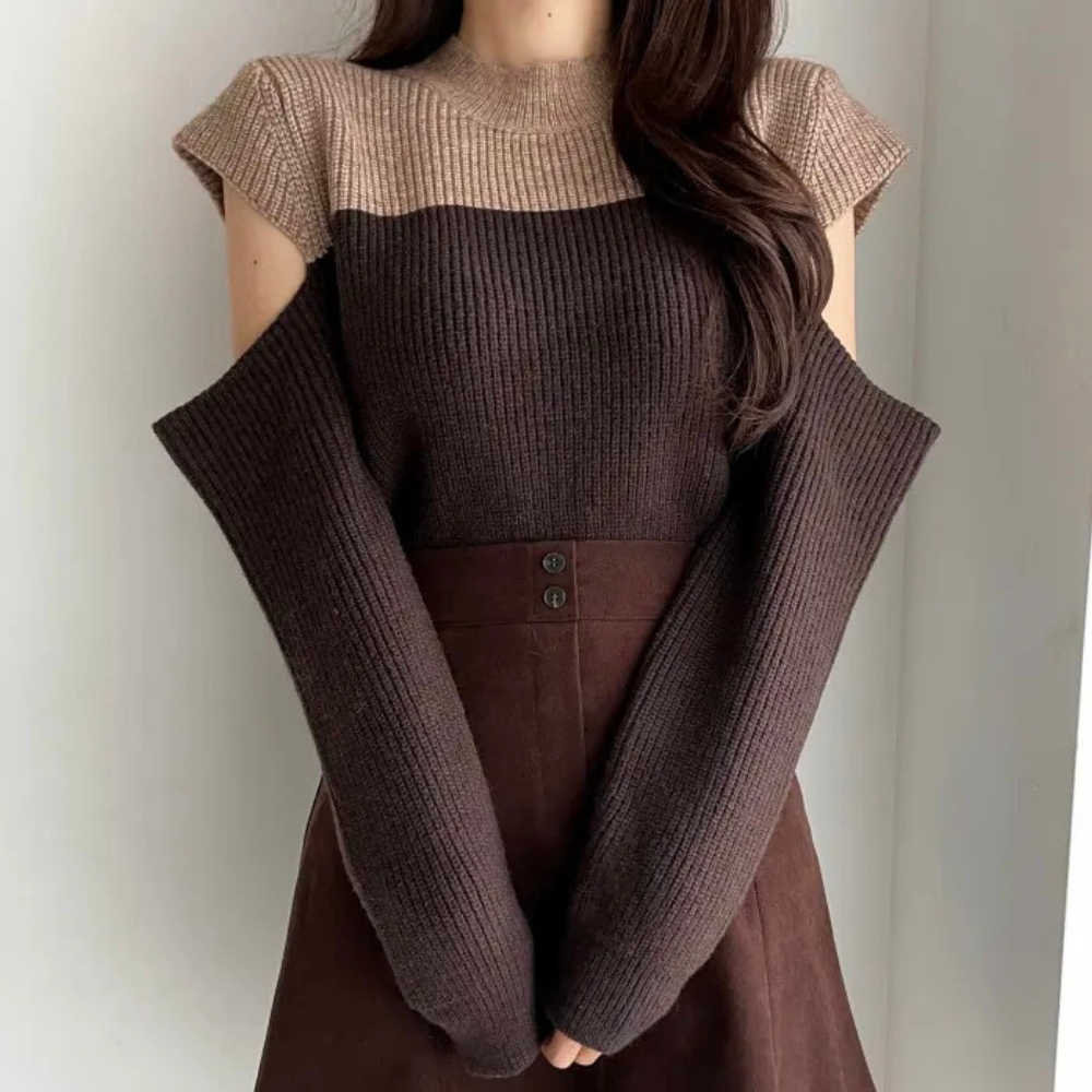 Zweifarbiger Strickpullover mit Ausschnitten an den Ärmeln