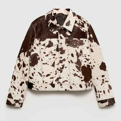 Jacke mit Kuhmuster, Reverskragen und stilvollen Druckknöpfen