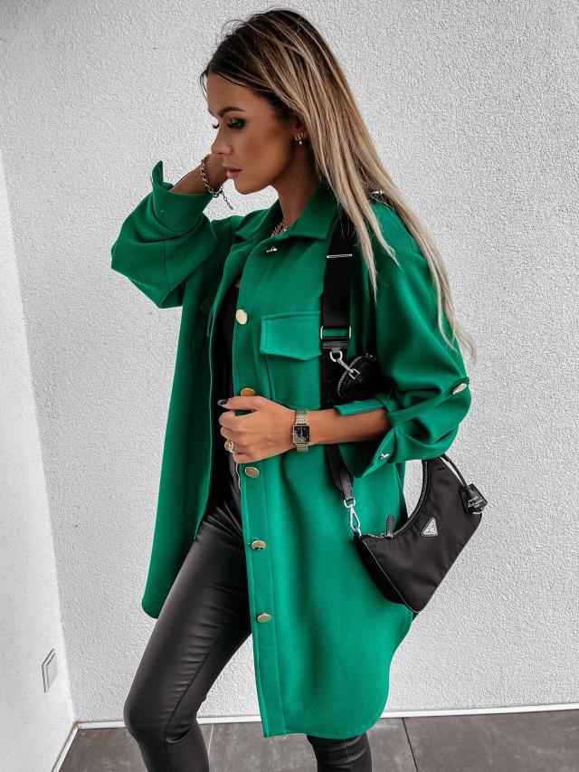 Gemütliche lange Hemdjacke mit Knöpfen, Wollkragen und Revers