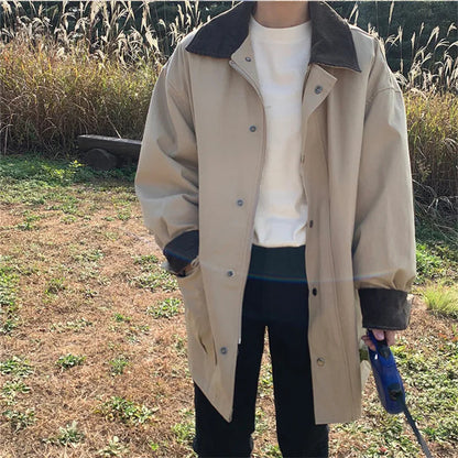 Vintage-inspirierte Damenjacke mit umgeschlagenem Kragen und großen Taschen